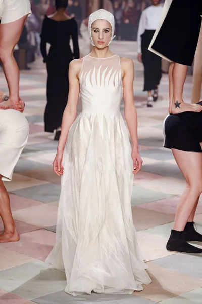 Look 10